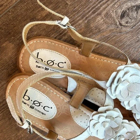 b.o.c. Born Concept White Ramey Floral Women's Sandals Size 9 - Picture 2 of 10